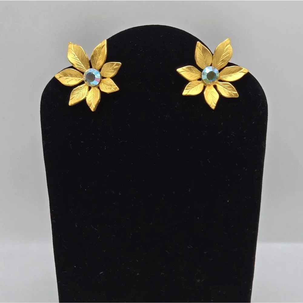 Vintage Flower Earrings Goldtone Clip Ons Classic Midcentury AB Rhinestone Twee